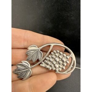 Vintage Lovell Design By Ken Kantro Brooch Grape Vine Silver‎ Tone Signed